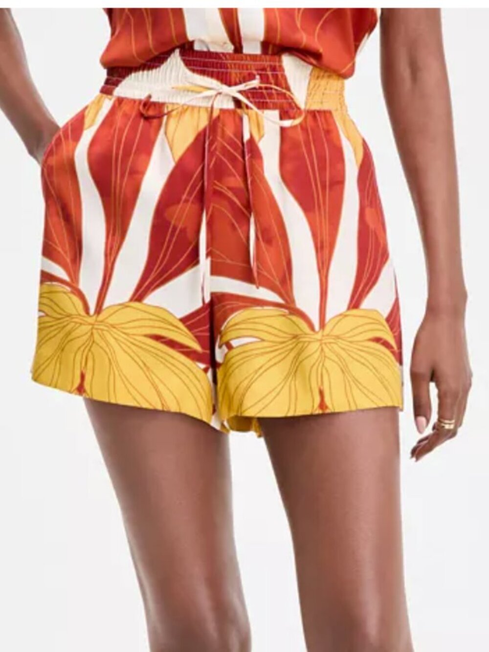 INC International Concepts shorts from size S